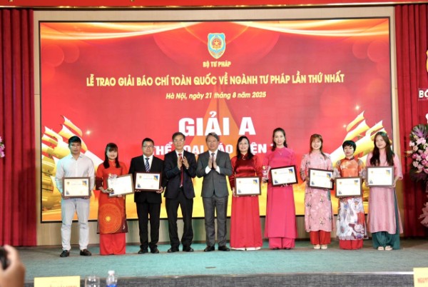 Trao Giải báo chí toàn quốc về ngành Tư pháp lần thứ nhất và thi tìm hiểu về Bộ, ngành Tư pháp